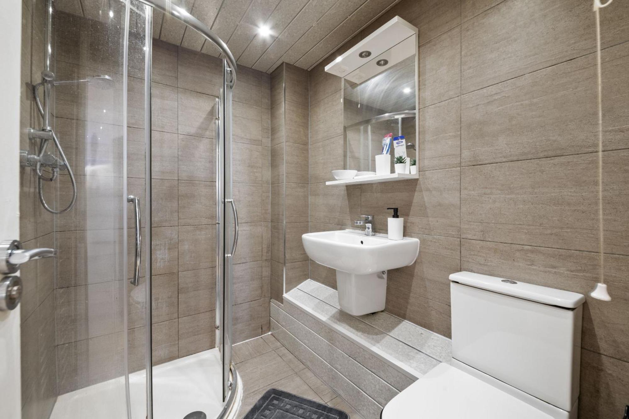 2 Bdr, Wembley Stadium, Parking, Family Friendly Apartment London