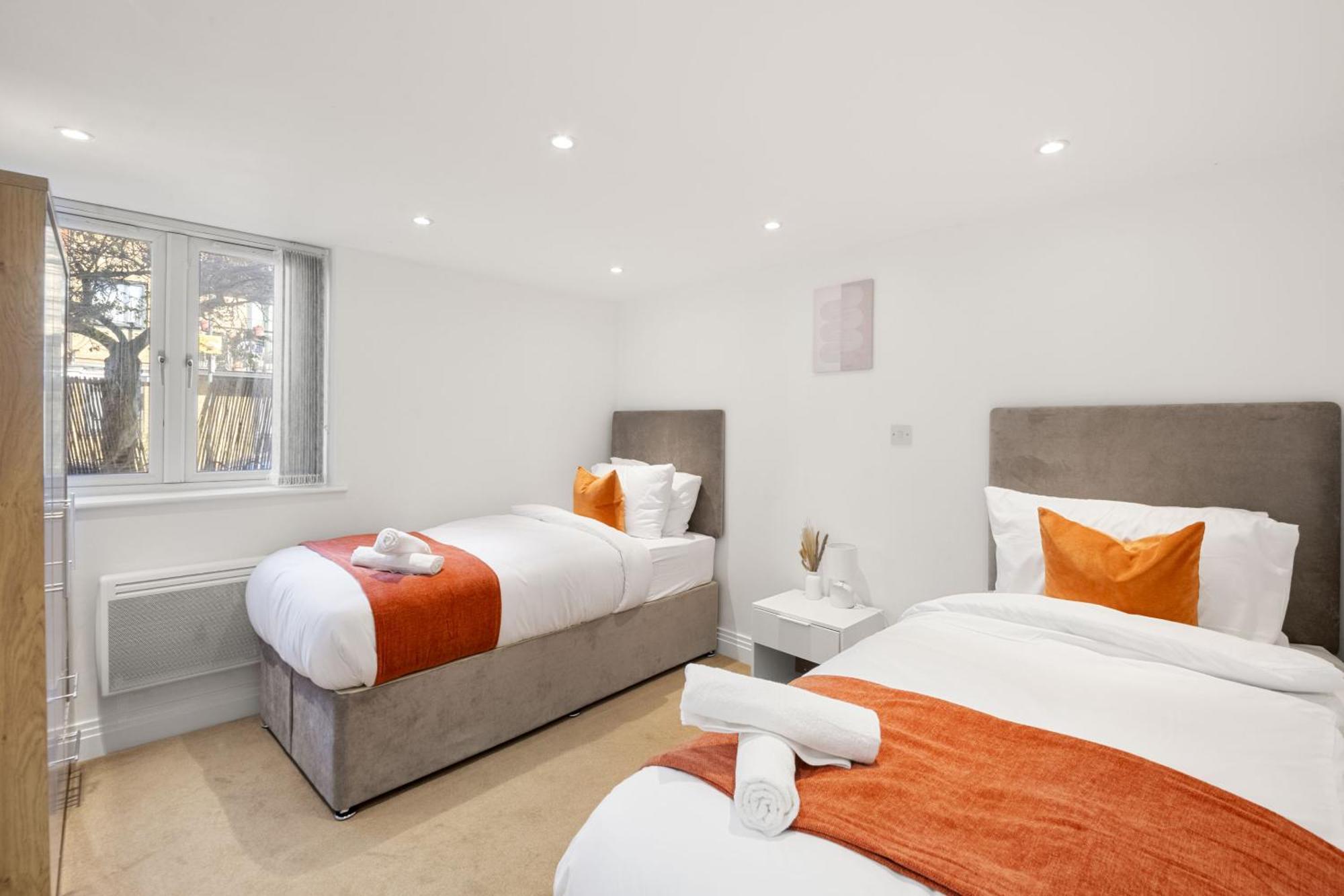 2 Bdr, Wembley Stadium, Parking, Family Friendly Apartment *